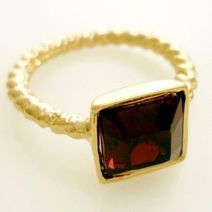 🥳HP🥳BURGUNDY SWAROVSKI TWISTED STACK RING